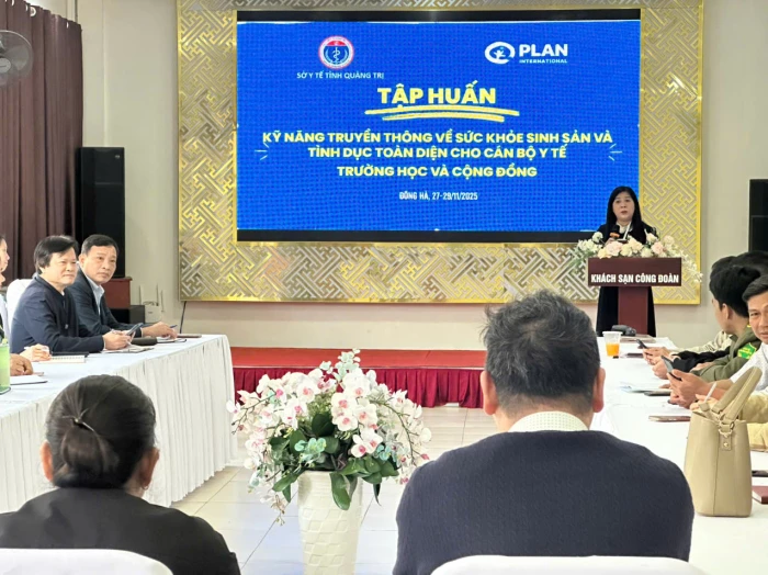Tập huấn kỹ năng truyền thông về sức khỏe sinh sản và tình dục toàn diện cho cán bộ y tế trường học và cộng đồng
