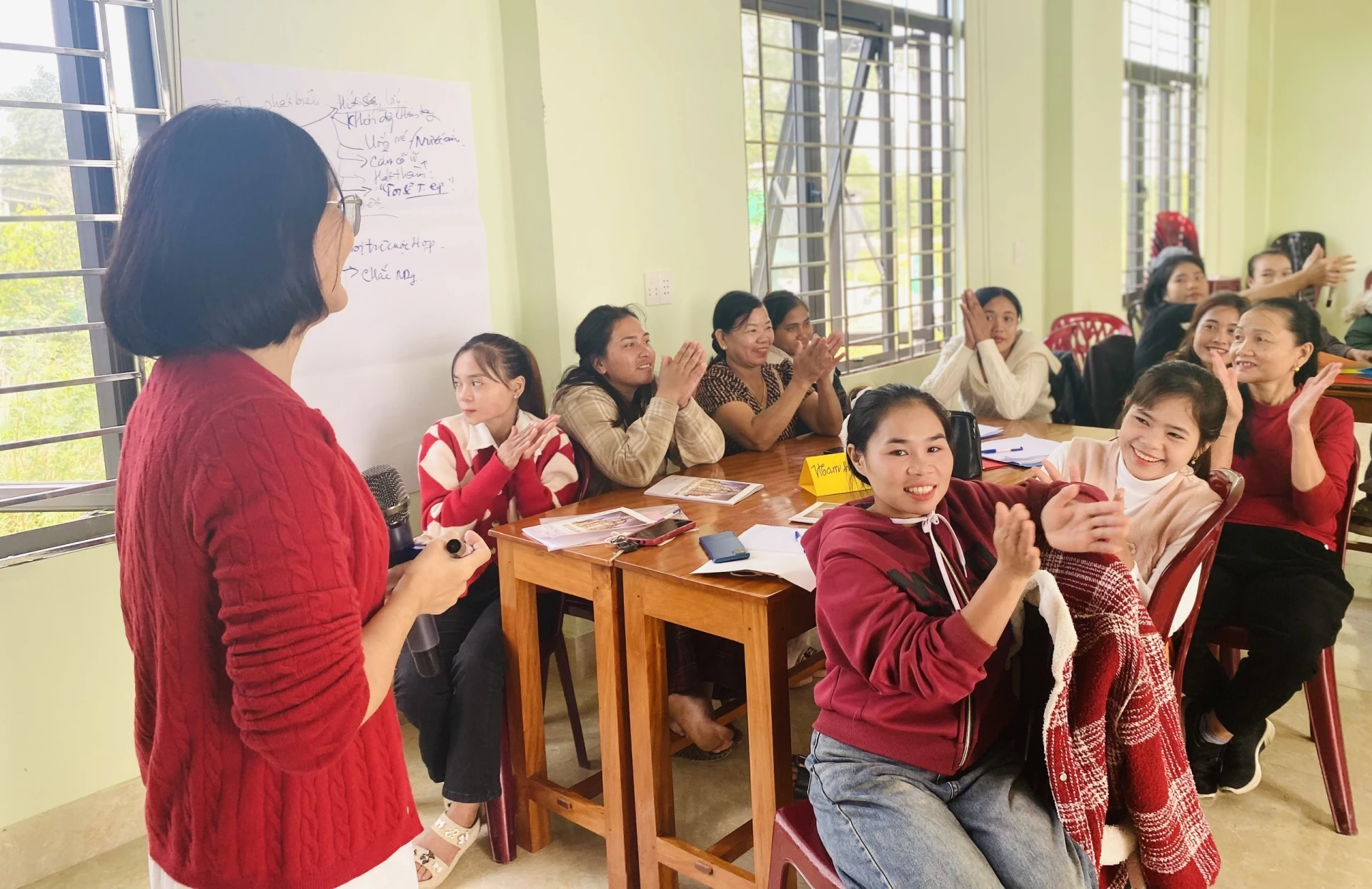 Chương trình tập huấn nhằm nâng cao các kỹ năng truyền thông cho phụ nữ dân tộc thiểu số - Ảnh: T.L