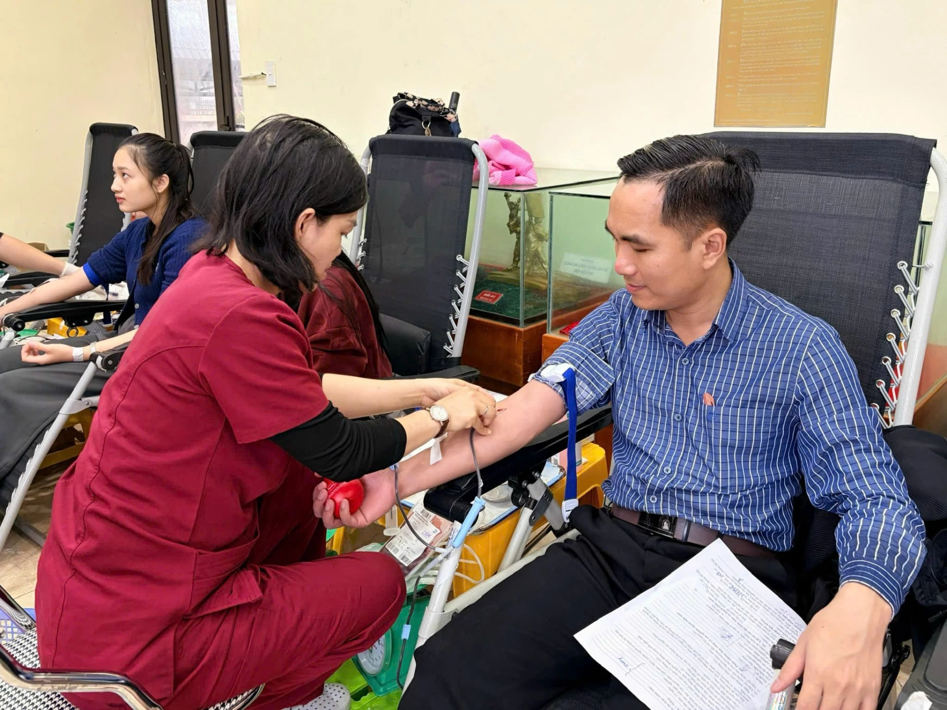 Hiến máu tình nguyện là nghĩa cử cao đẹp được lan tỏa mạnh mẽ trong cộng đồng   - Ảnh: T.L