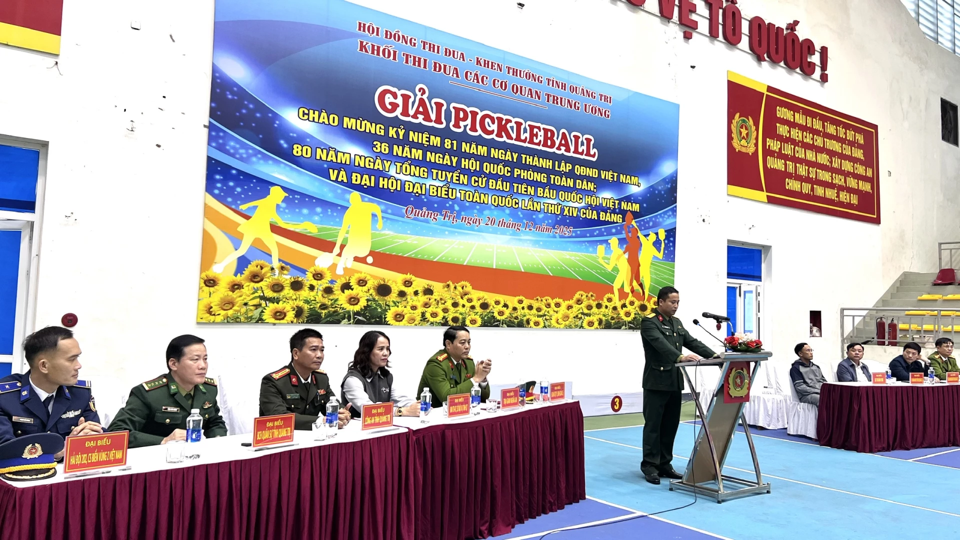 Các đại biểu tham dự buổi khai mạc - Ảnh: H.T