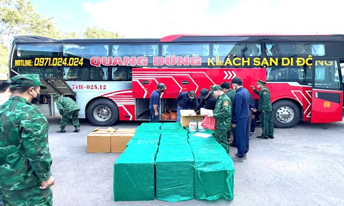 Liên tiếp phát hiện, bắt giữ nhiều vụ vận chuyển hàng hóa không rõ nguồn gốc