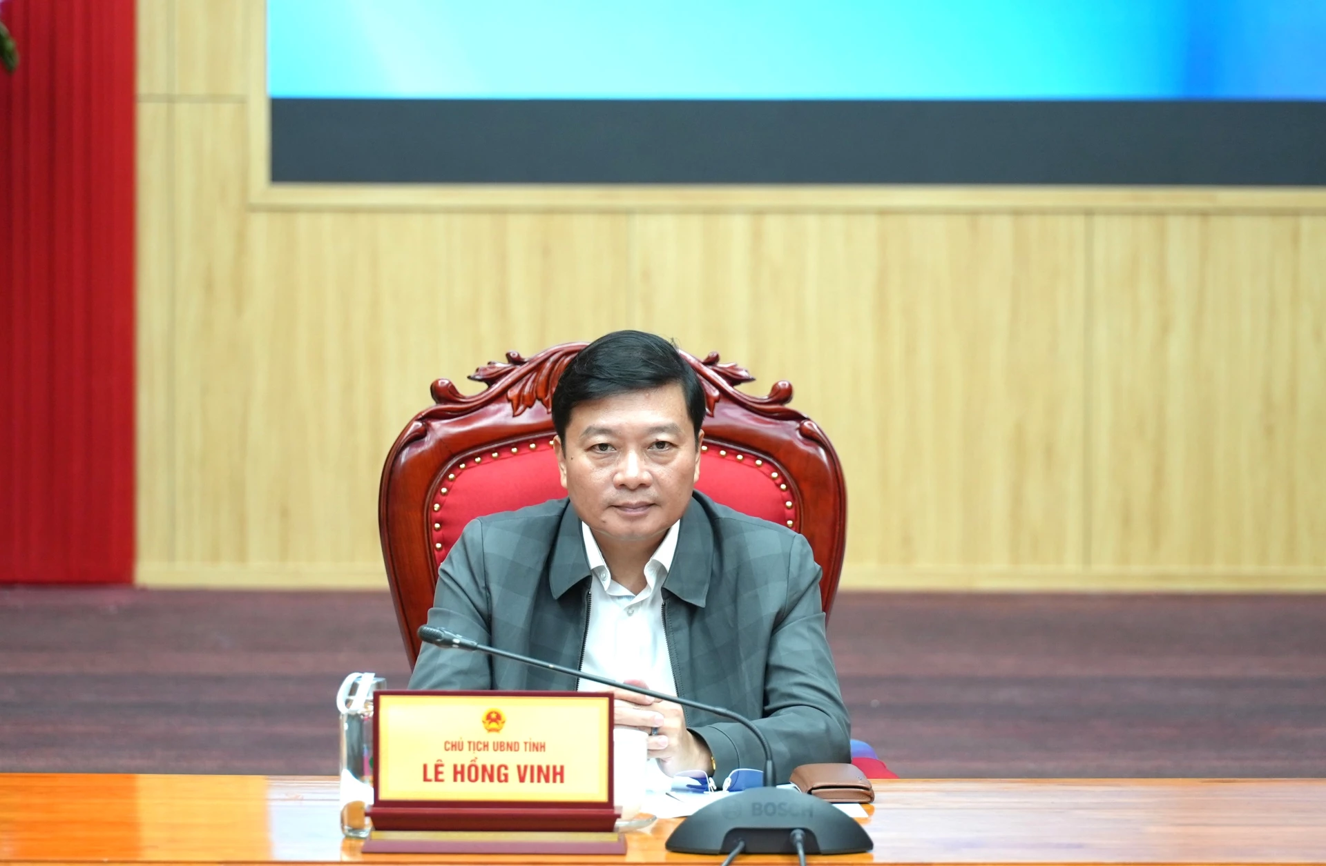 Đồng chí Lê Hồng Vinh, Chủ tịch UBND tỉnh dự diễn đàn tại điểm cầu Quảng Trị - Ảnh: Trung Đức