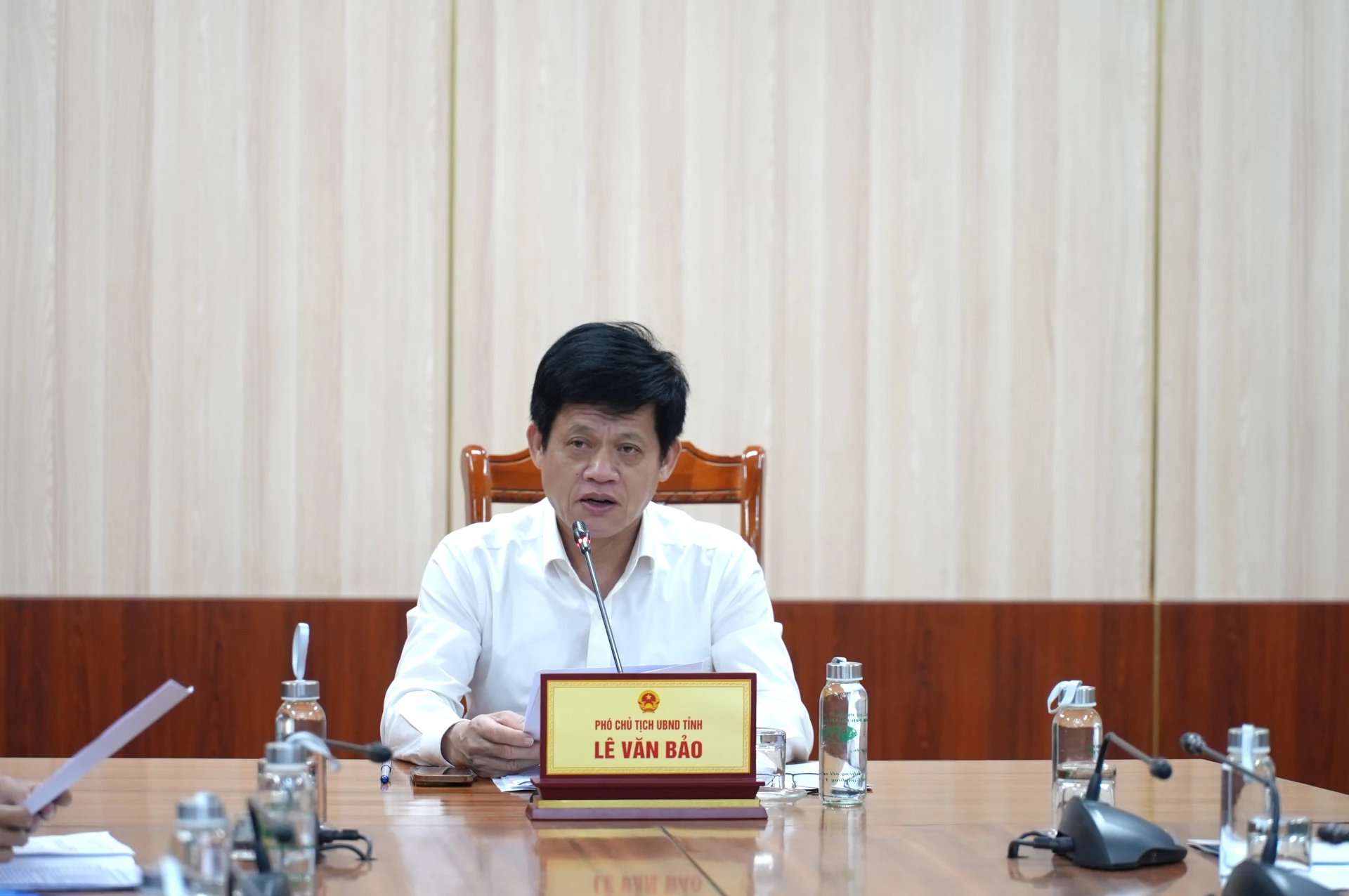 Đồng chí Lê Văn Bảo, Phó Chủ tịch UBND tỉnh tham dự cuộc họp tại điểm cầu Quảng Trị - Ảnh: Trung Đức