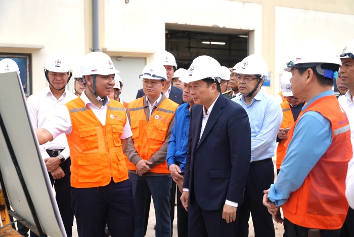 Đồng chí Chủ tịch UBND tỉnh Lê Hồng Vinh kiểm tra các công trình, dự án trọng điểm