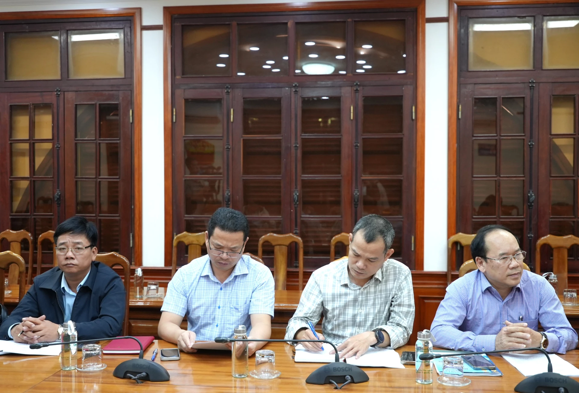 Các đại biểu tham dự cuộc họp tại điểm cầu Quảng Trị - Ảnh: Trung Đức