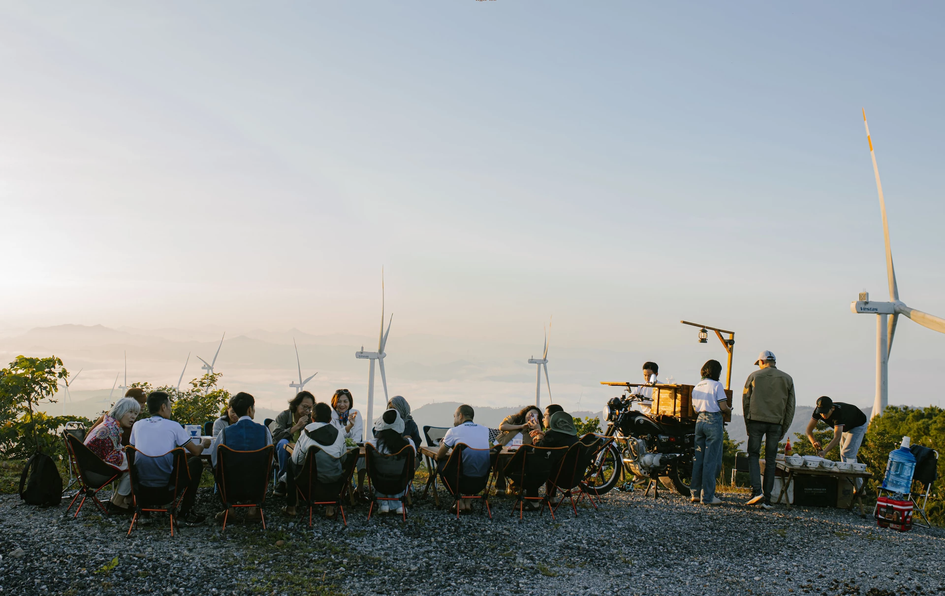 Các trang trại điện gió tạo nên sức hút đặc biệt với du khách trẻ - Ảnh: D.H