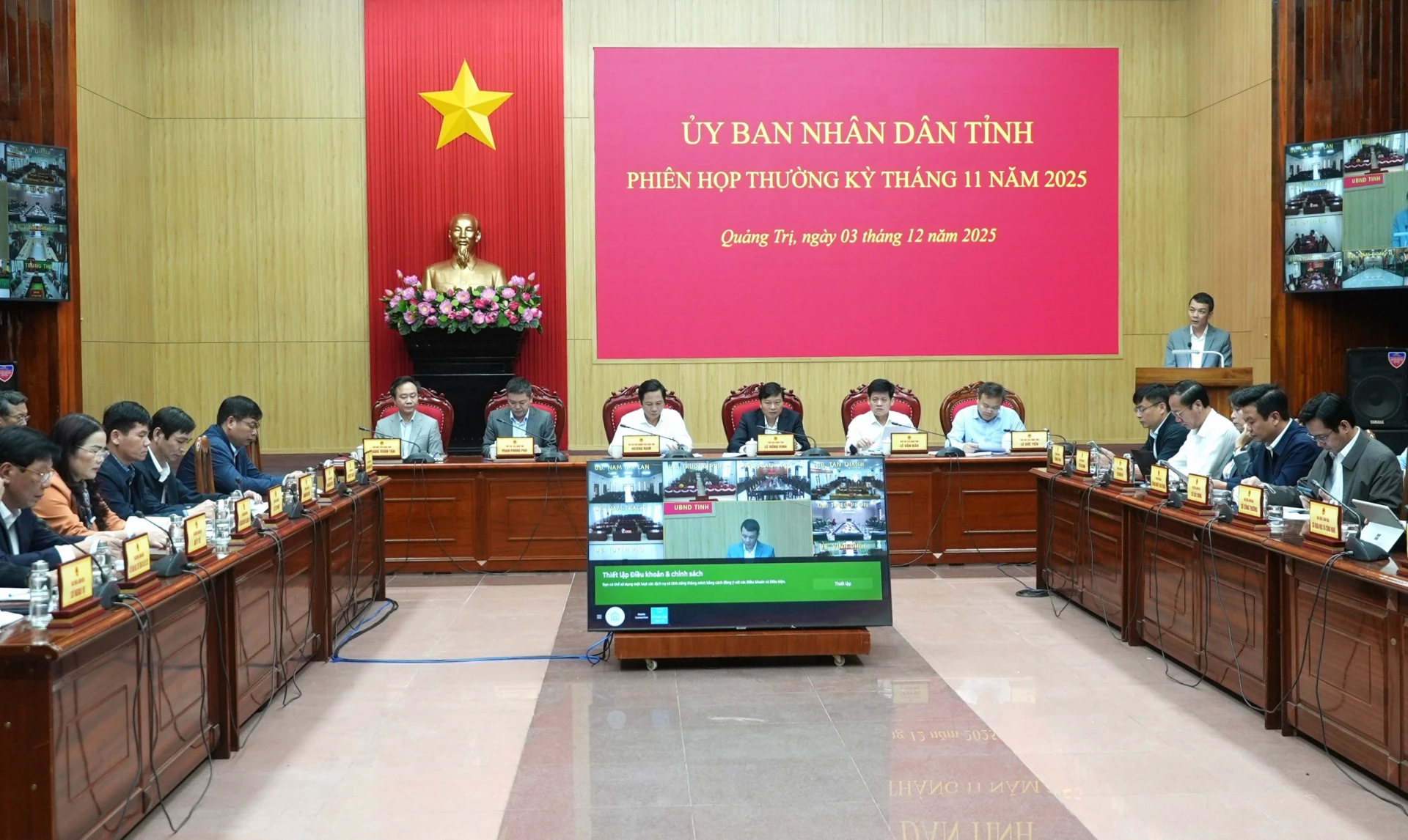 Quang cảnh phiên họp tại UBND tỉnh - Ảnh: Trung Đức