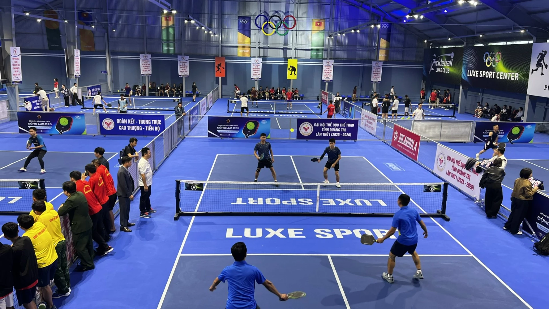 Các VĐV tham gia thi đấu tại giải - Ảnh: H.T