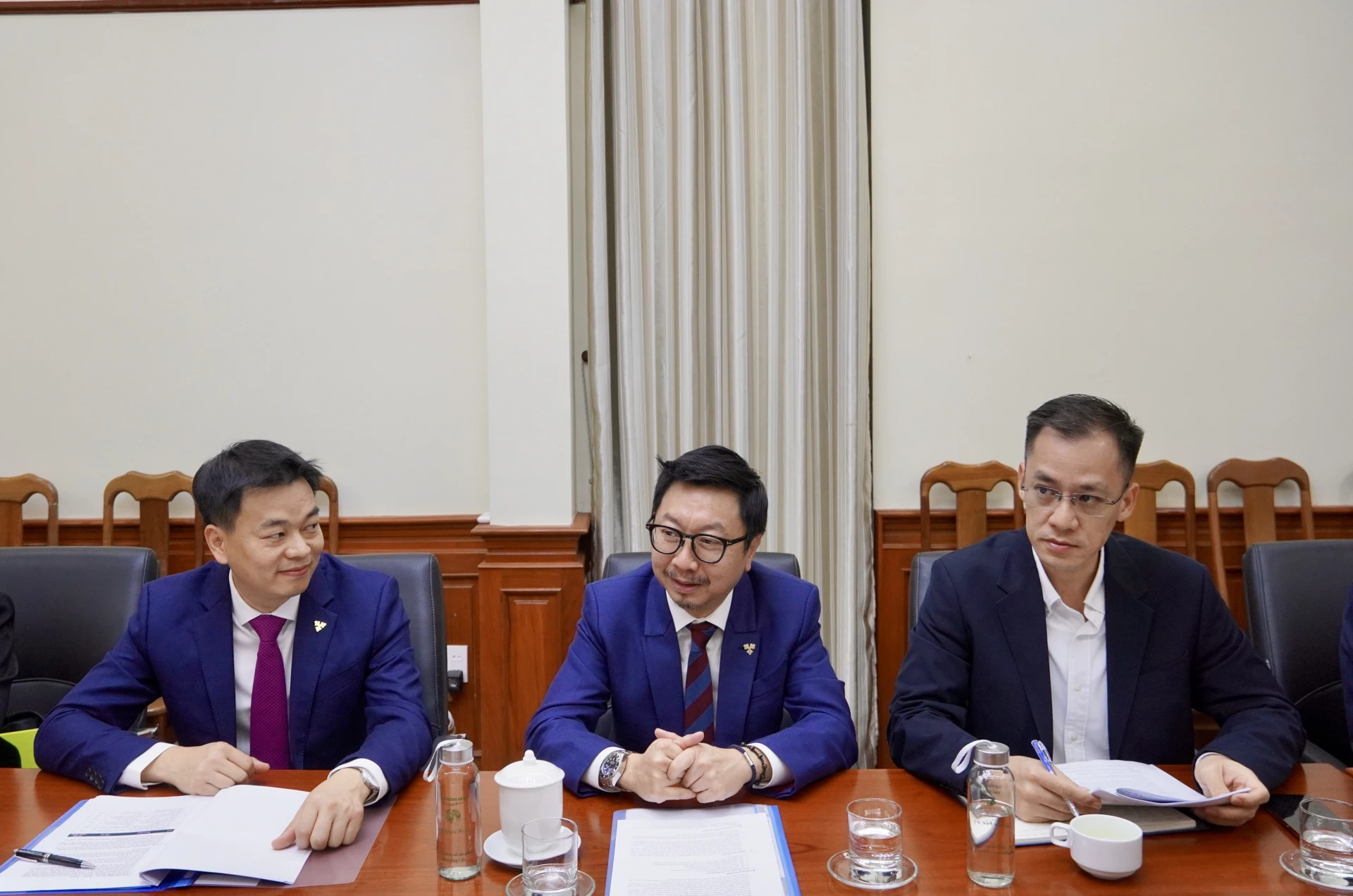 Các đại biểu dự buổi làm việc - Ảnh: H.N