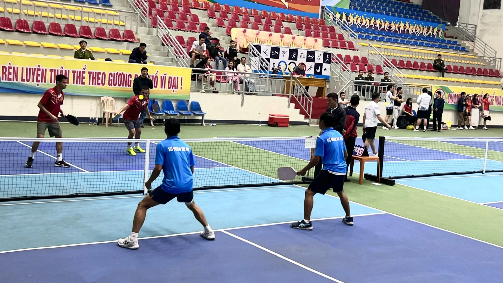 Các VĐV tham gia thi đấu tại giải - Ảnh: H.T