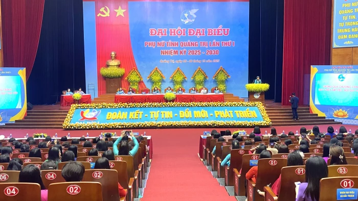 Phiên làm việc thứ nhất Đại hội đại biểu Phụ nữ tỉnh Quảng Trị lần thứ I