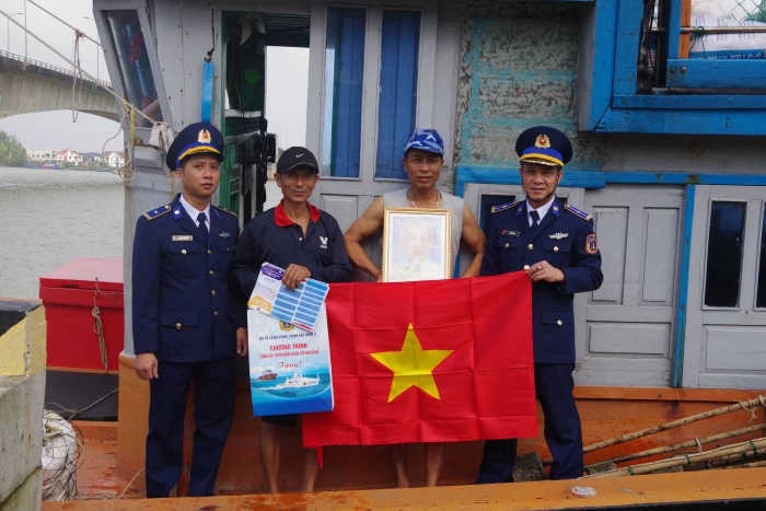 Tuyên truyền quy định khai thác thủy sản cho hơn 150 ngư dân Nam Cửa Việt