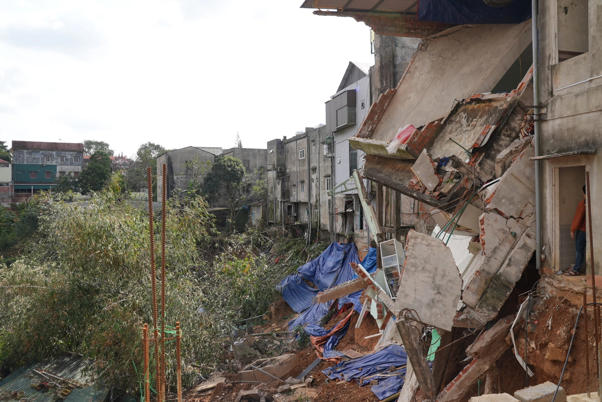 Khu vực 12 hộ dân có nhà bị hư hỏng nặng do sạt lở, sụt trượt tại xã Khe Sanh - Ảnh: Trung Đức