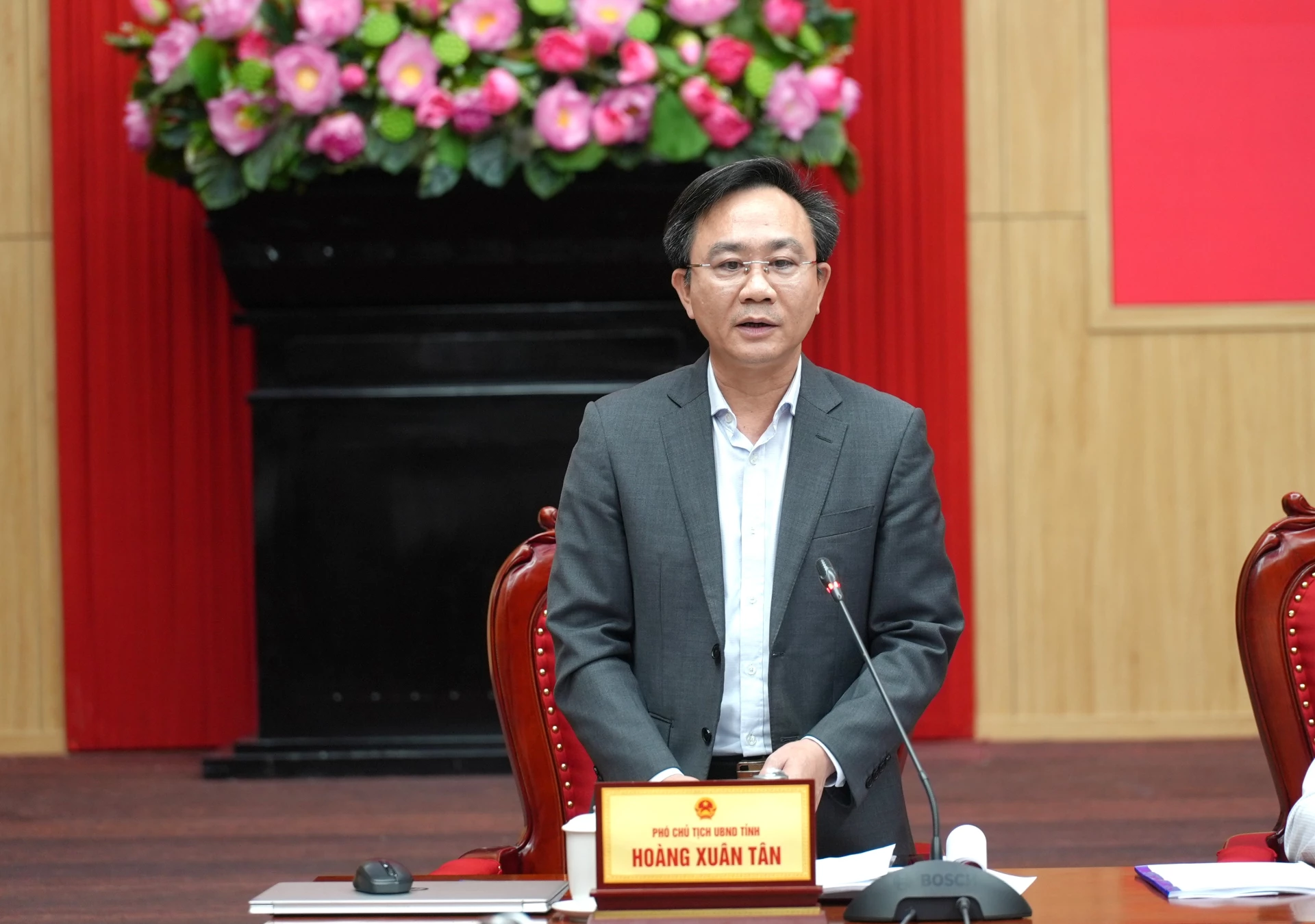 Đồng chí Hoàng Xuân Tân, Phó Chủ tịch UBND tỉnh cho ý kiến về một số nội dung điều chỉnh quy hoạch tỉnh - Ảnh: Trung Đức