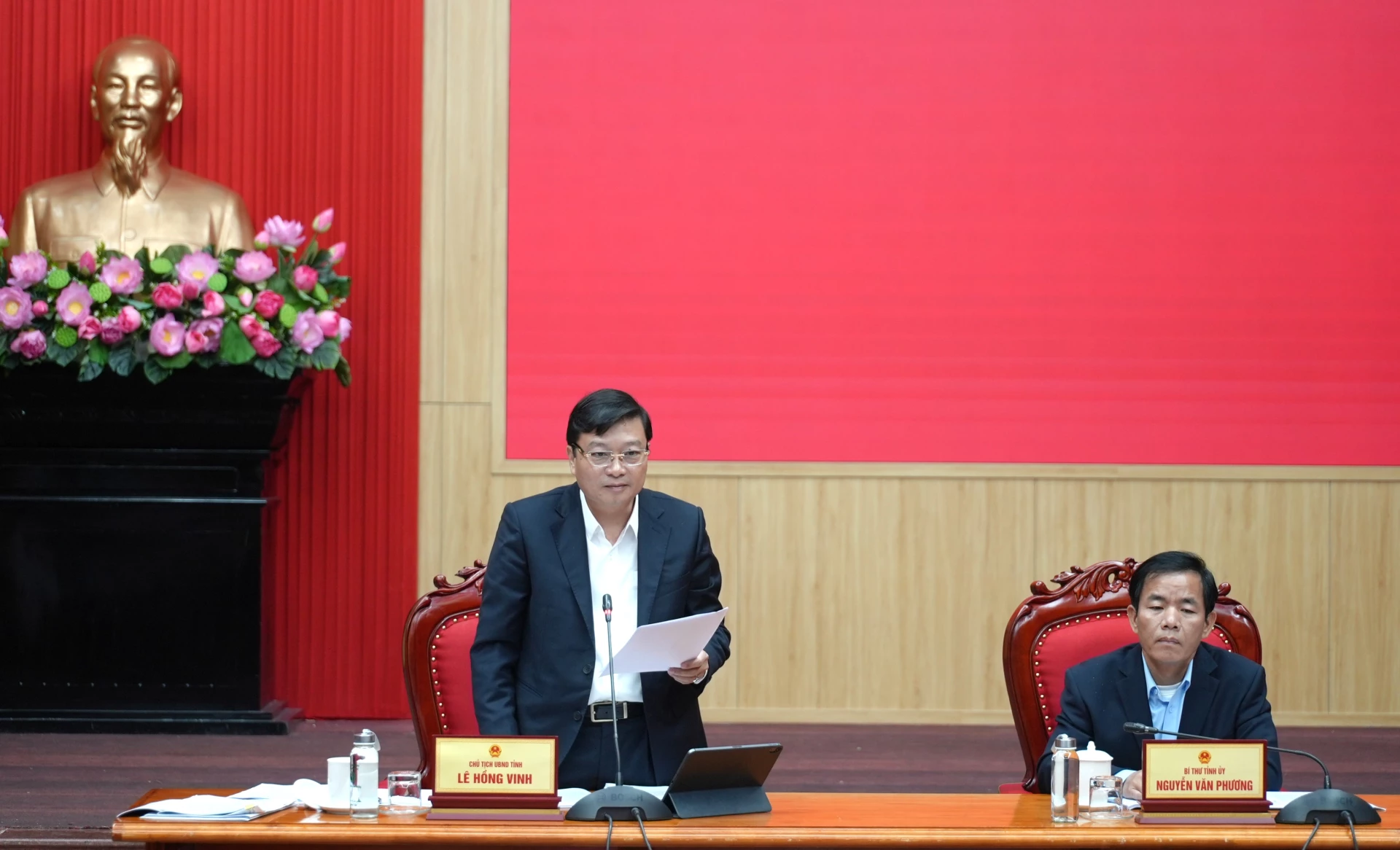 Đồng chí Lê Hồng Vinh, Chủ tịch UBND tỉnh kiến nghị, đề xuất với Trung ương về một số nội dung liên quan đến việc thực hiện 3 Chương trình mục tiêu quốc gia trên địa bàn tỉnh - Ảnh: Trung Đức