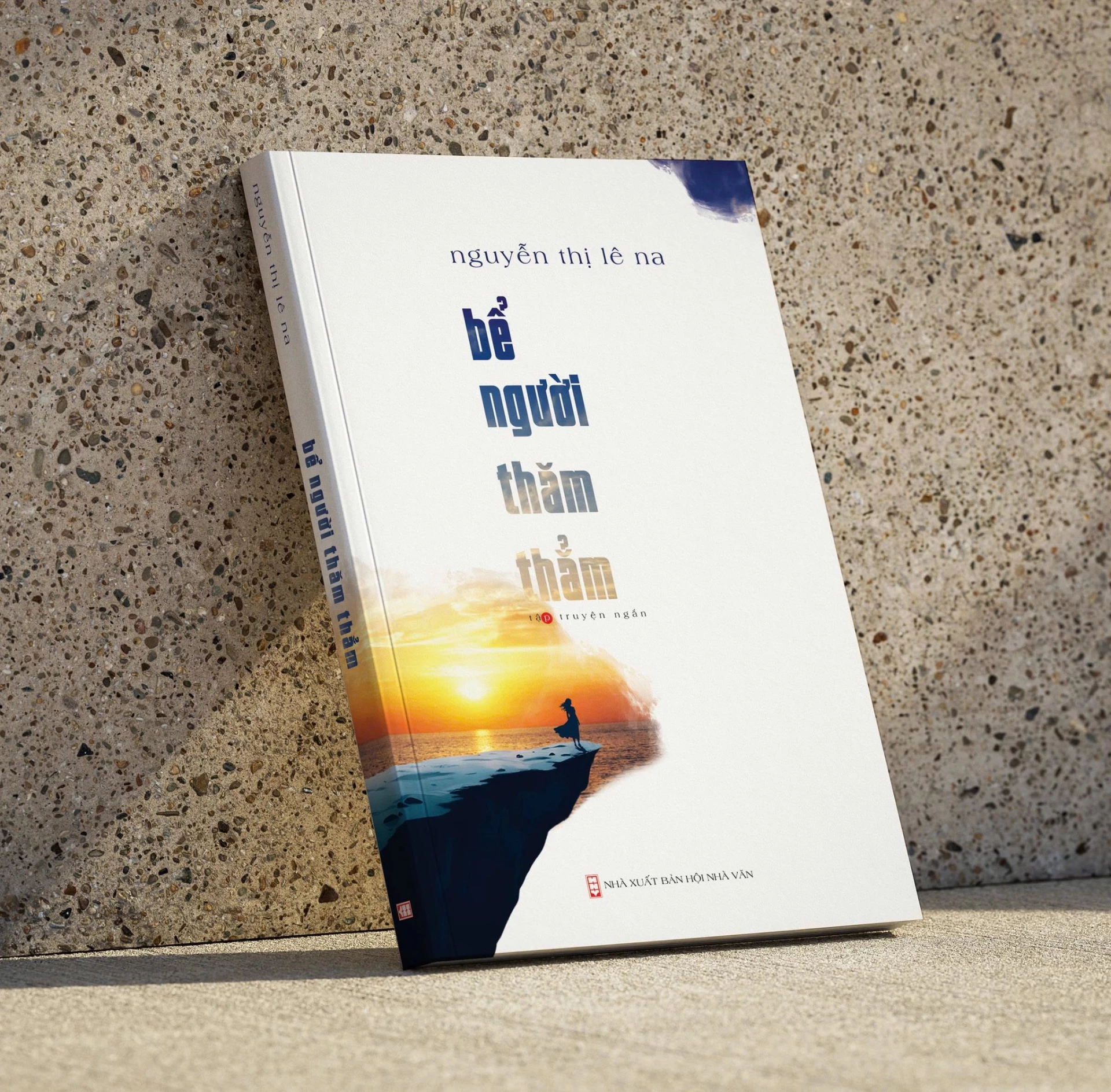 Tập truyện ngắn Bể người thăm thẳm, NXB Hội Nhà văn, năm 2025 - Ảnh: H.T.A