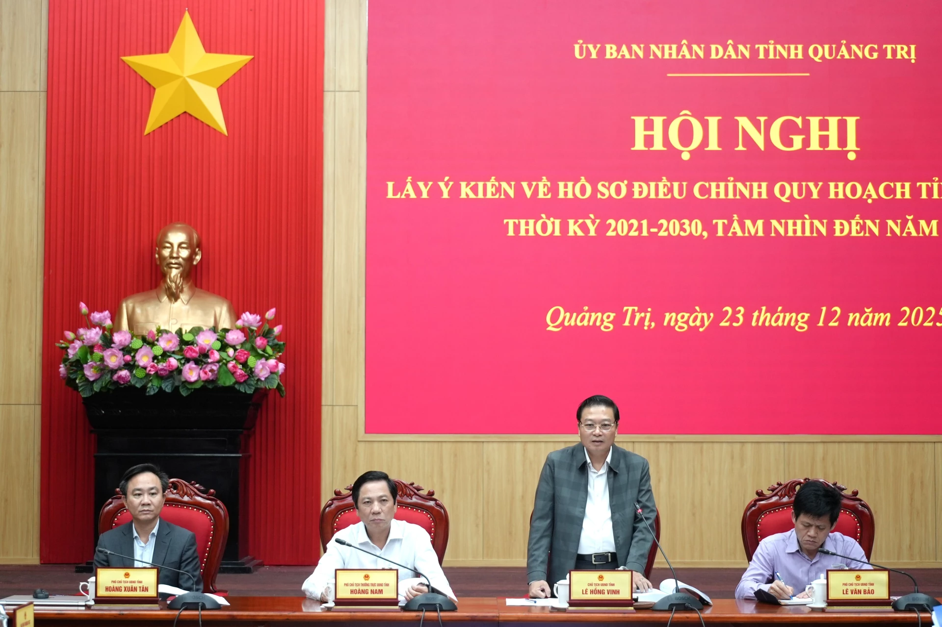 Đồng chí Lê Hồng Vinh, Chủ tịch UBND tỉnh cho ý kiến, bổ sung, làm rõ thêm một số nội dung điều chỉnh quy hoạch tỉnh - Ảnh: Trung Đức