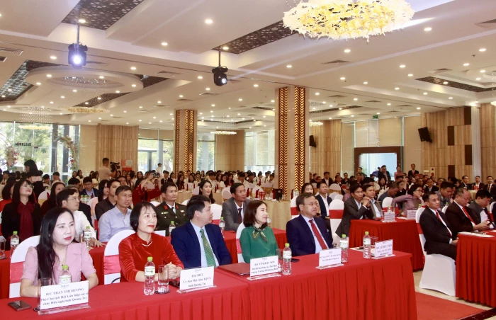 Kỷ niệm 50 năm Quốc khánh nước Cộng hòa Dân chủ Nhân dân Lào