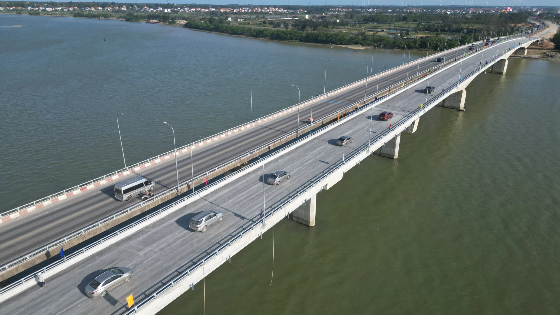 Thông xe gói thầu mở rộng cầu Gianh, cầu Quán Hàu