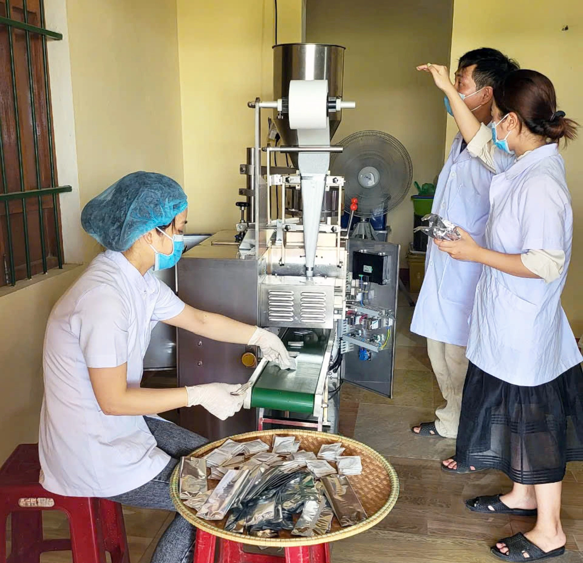 Nhiều doanh nghiệp, hợp tác xã ứng dụng công nghệ vào sản xuất, nâng cao chất lượng sản phẩm - Ảnh: L.C