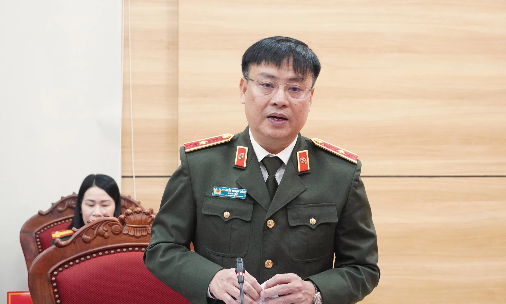 Thiếu tướng Nguyễn Thanh Liêm, Giám đốc Công an tỉnh báo cáo tại buổi làm việc - Ảnh: QV