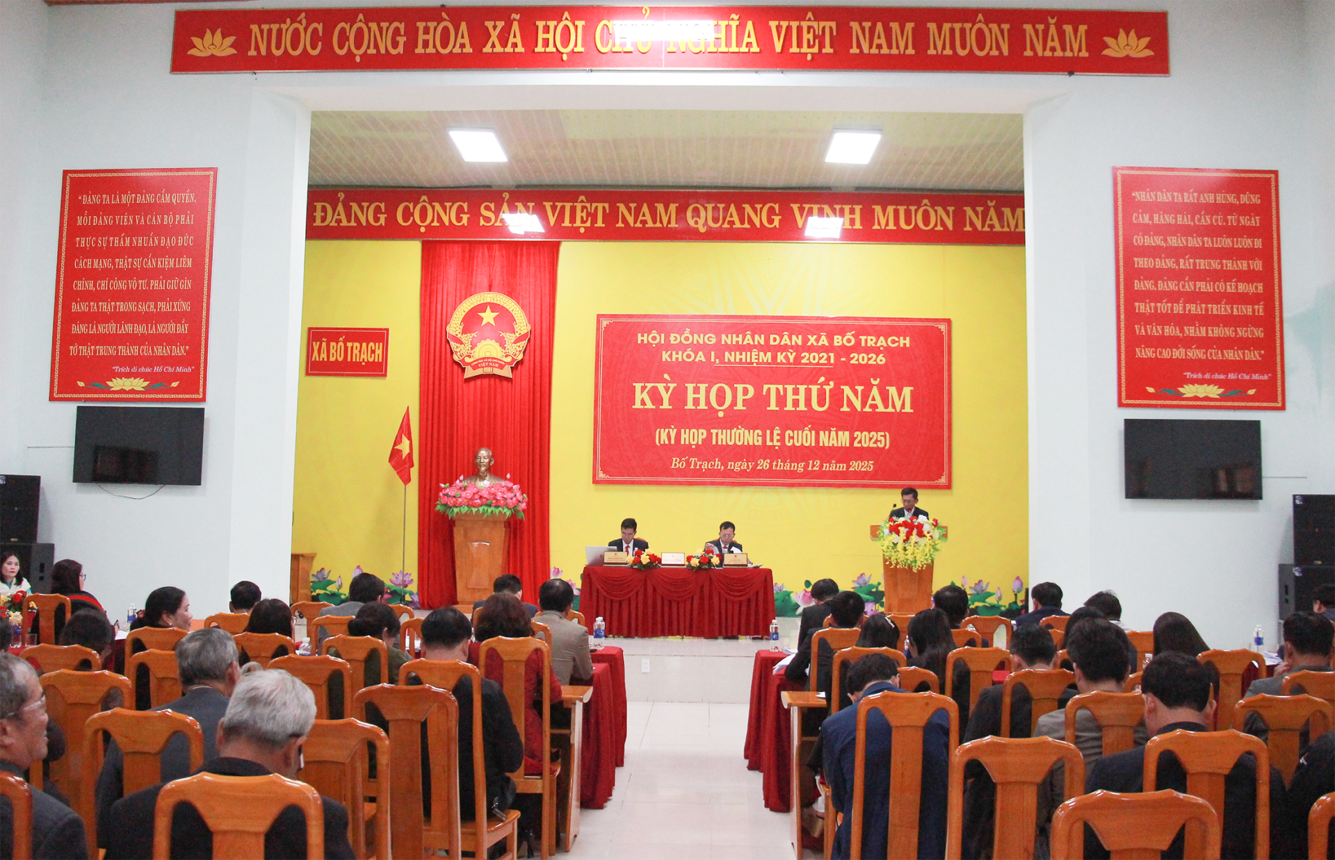 Quang cảnh kỳ họp - Ảnh: H.V
