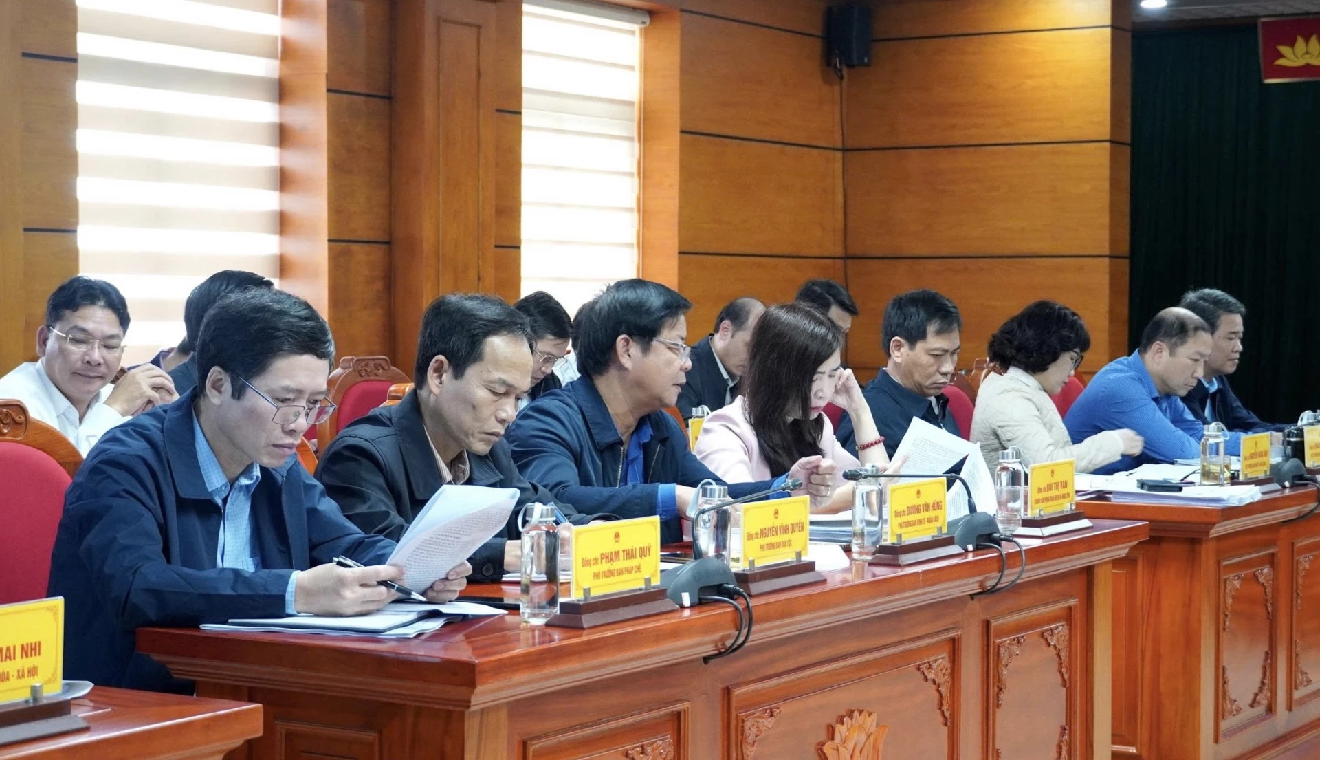 Các đại biểu tham dự phiên họp - Ảnh: Đ.A