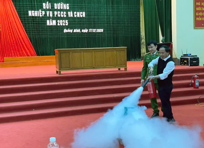 Bồi dưỡng nghiệp vụ công tác PCCC và CNCH cho cán bộ, giáo viên