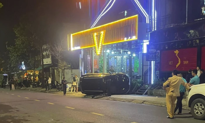 Xác minh vụ việc ô tô con va chạm khiến 3 người bị thương ở Quảng Trị