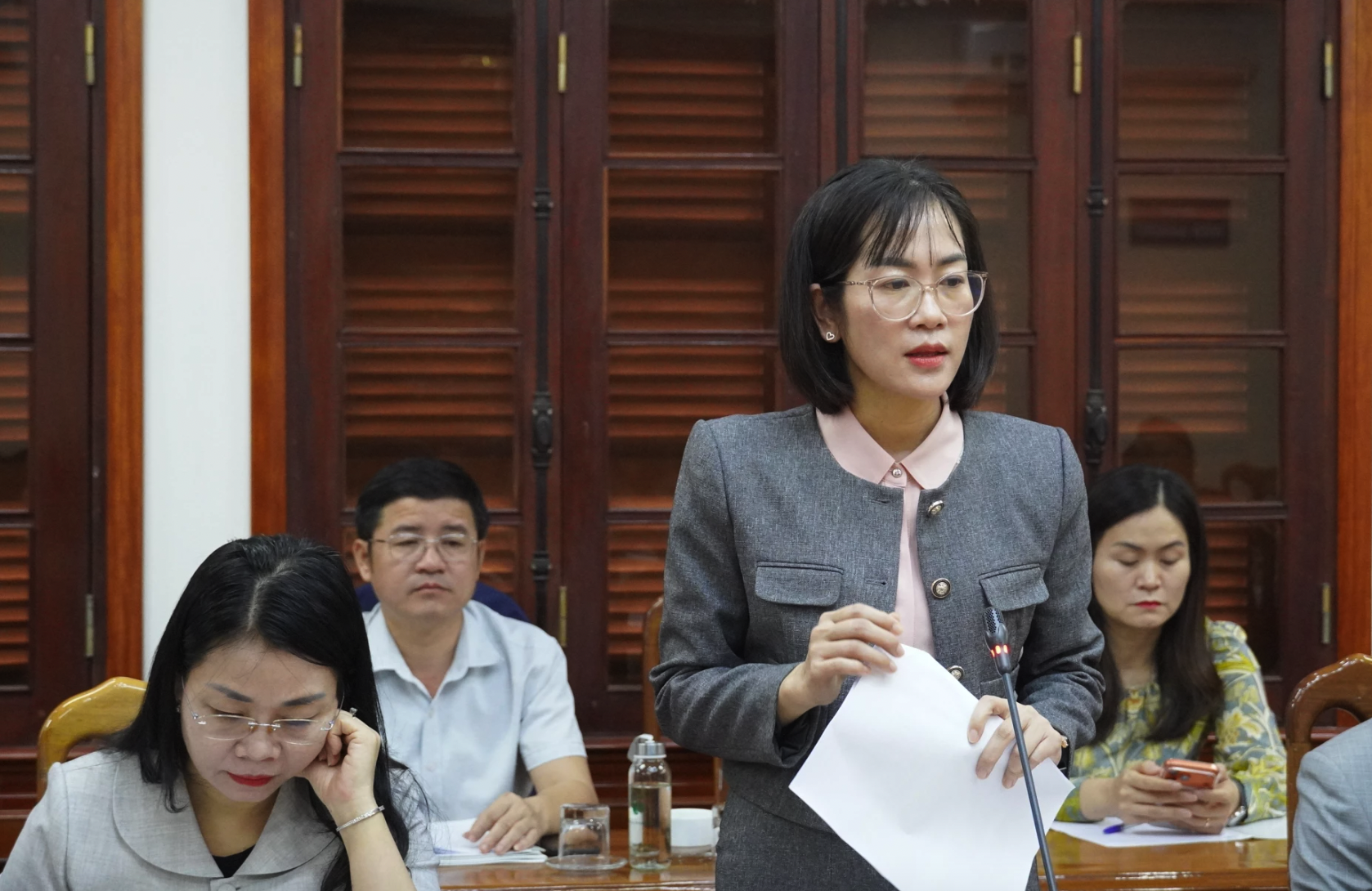 Đại diện lãnh đạo các sở, ngành phát biểu tại buổi làm việc - Ảnh: X.P