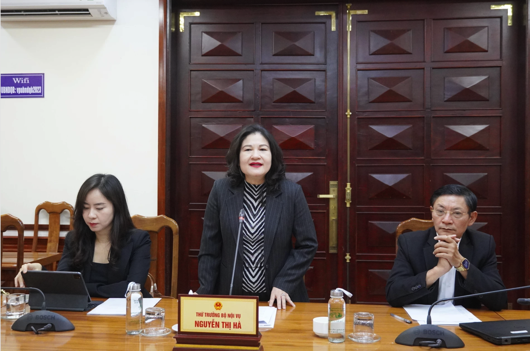 Đồng chí Nguyễn Thị Hà, Thứ trưởng Bộ Nội vụ, Trưởng đoàn kiểm tra kết luận tại buổi làm việc - Ảnh: X.P