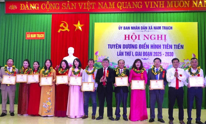 Tuyên dương điển hình tiên tiến xã Nam Trạch lần thứ I, giai đoạn 2025-2030