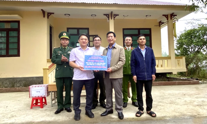 Bàn giao, đưa vào sử dụng nhà sinh hoạt cộng đồng bản Chăm Pu