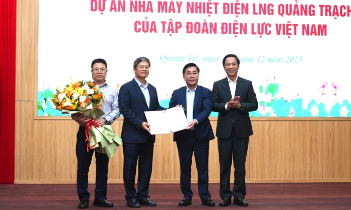 Trao quyết định chấp thuận chủ trương đầu tư dự án Nhà máy Nhiệt điện LNG Quảng Trạch III