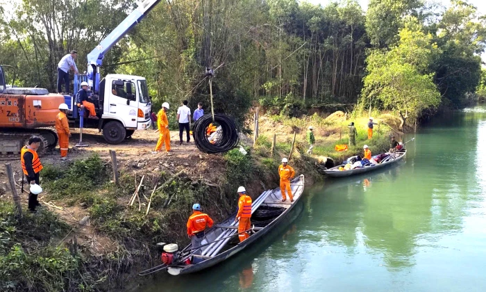 Thắp sáng các 'vùng lõm' giữa đại ngàn