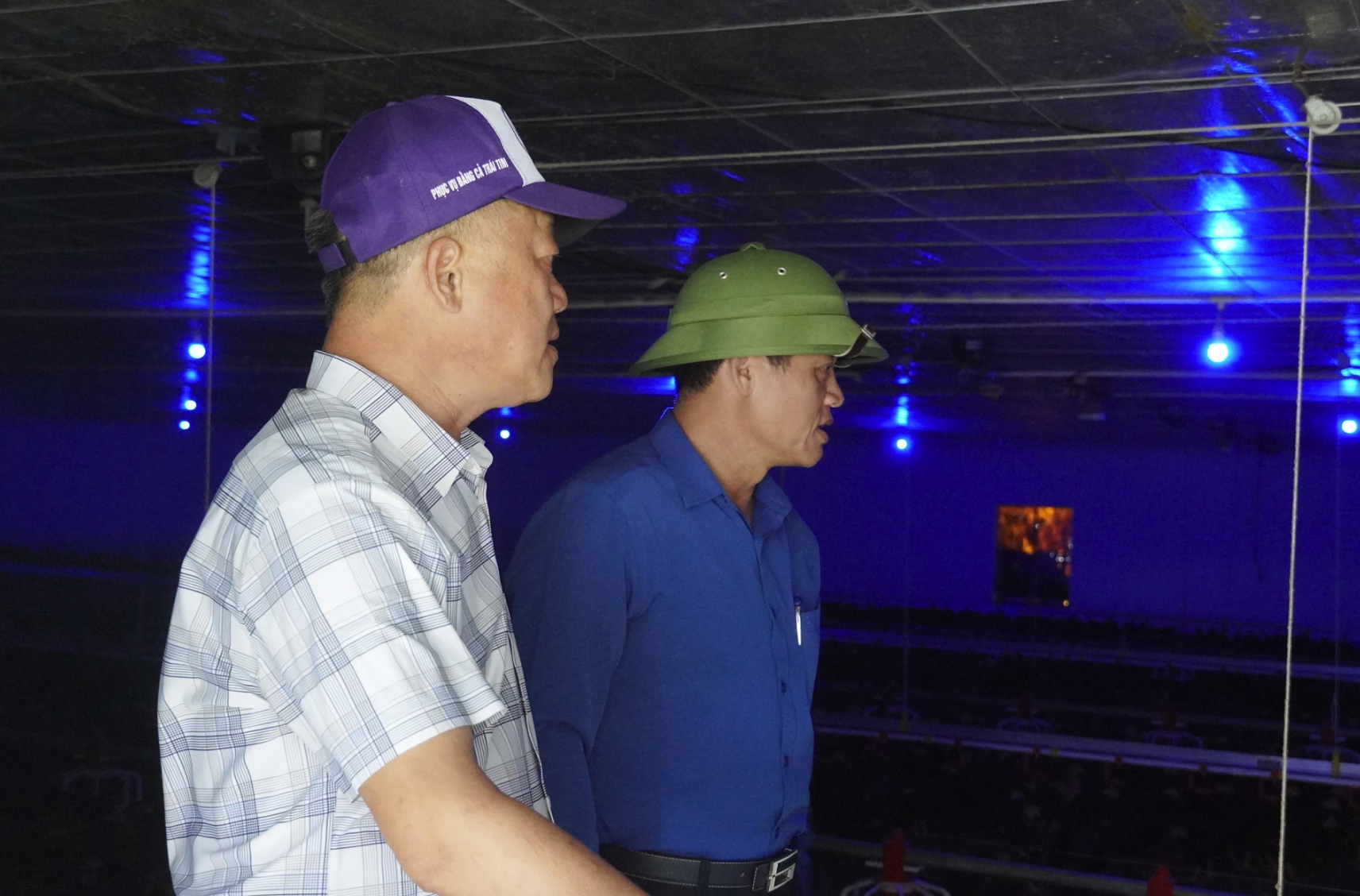 Đồng chí Phó Chủ tịch UBND tỉnh Lê Văn Bảo thăm HTX hồ tiêu Vĩnh Linh, xã Cửa Tùng - Ảnh: X.P