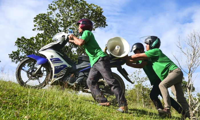 Những người đưa phim về bản