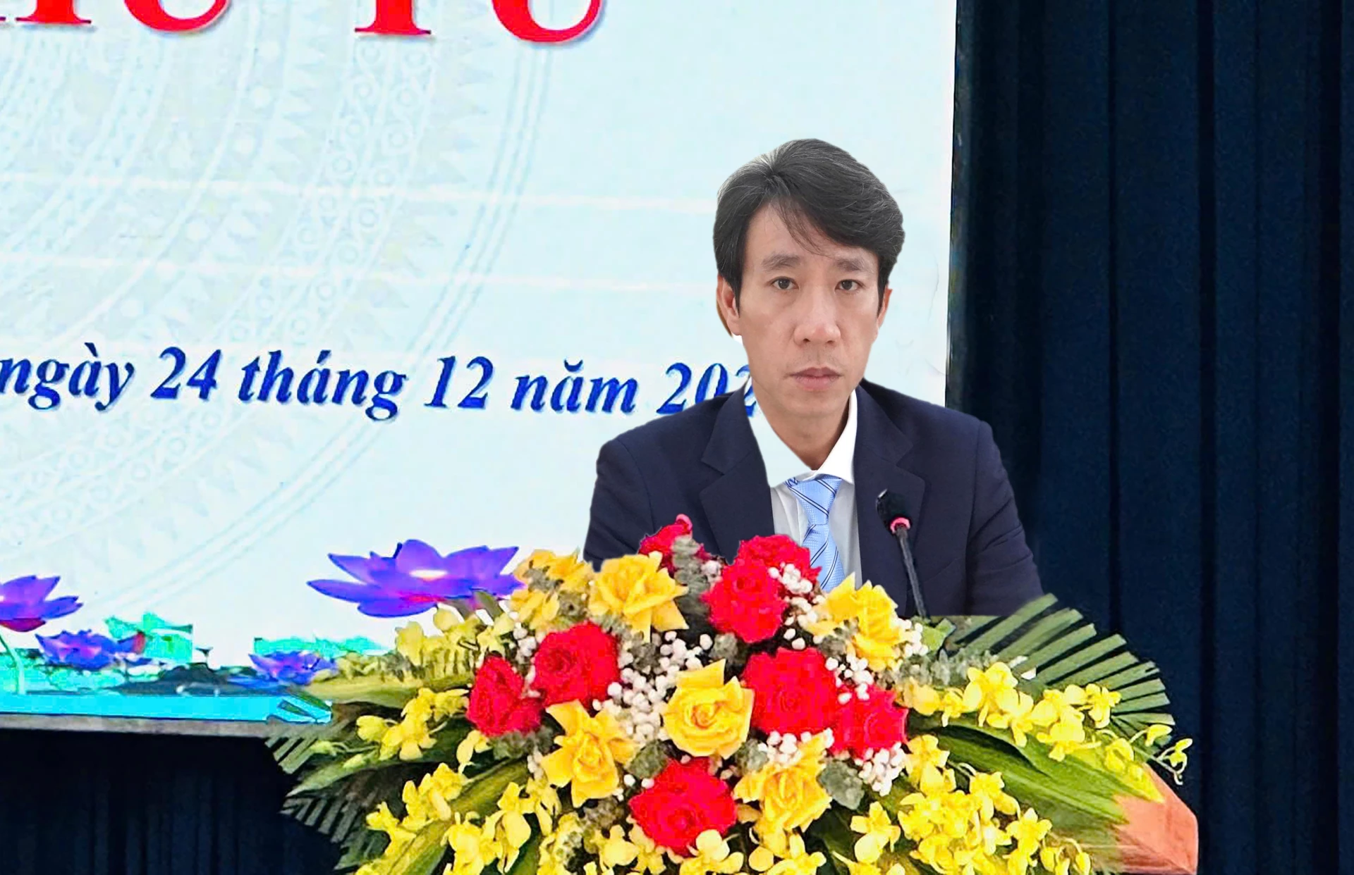 Đồng chí Bí thư Đảng ủy phường Đồng Thuận Nguyễn Nguyên Lực phát biểu ghi nhận và đánh giá cao sự nỗ lực của HĐND phường. Ảnh: H.Tr.