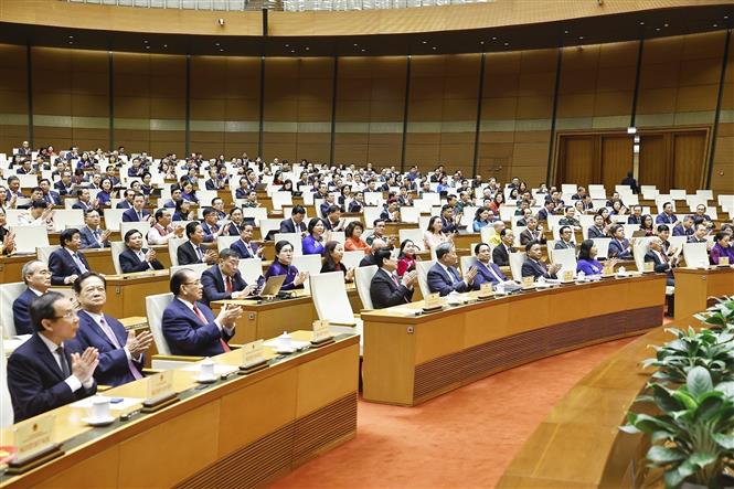 Tổng Bí thư Tô Lâm cùng các đồng chí lãnh đạo, nguyên lãnh đạo Đảng, Nhà nước và đại biểu dự bế mạc kỳ họp. Ảnh: Doãn Tấn/TTXVN