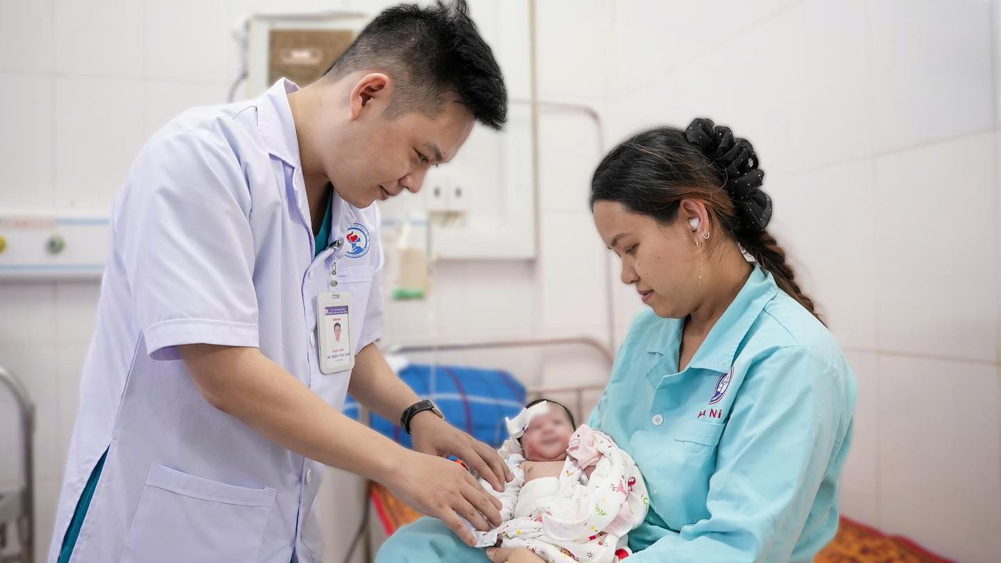 Sau 15 ngày điều trị tích cực, sức khoẻ cháu bé đã ổn định - Ảnh: BVĐK tỉnh