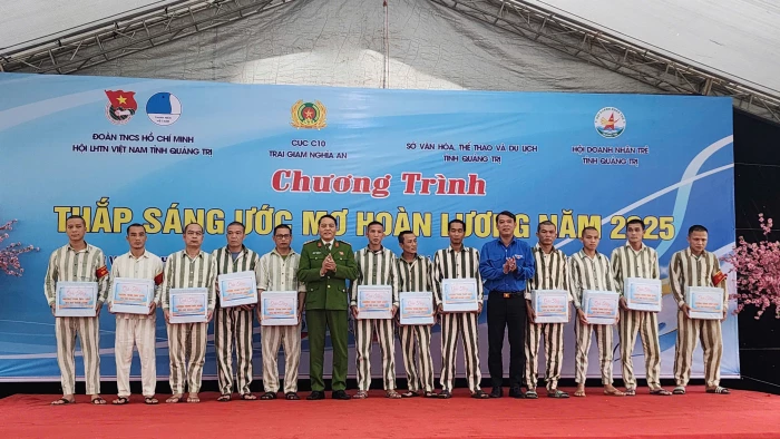 Chương trình "Thắp sáng ước mơ hoàn lương" năm 2025