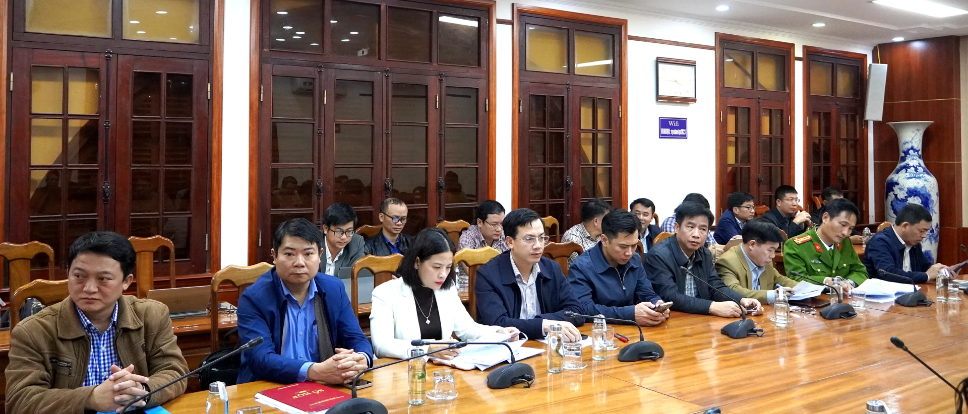 Các đại biểu tham dự hội nghị trực tuyến tại điểm cầu tỉnh Quảng Trị. Ảnh: H.Tr.