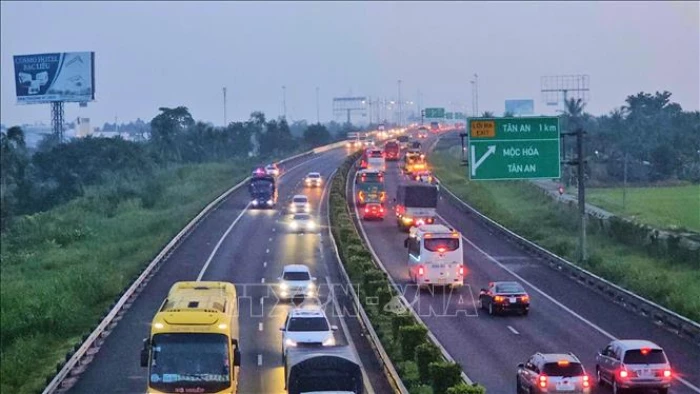 Ngày đầu kiểm soát xe kinh doanh vận tải hành khách, xử lý 109 trường hợp vi phạm