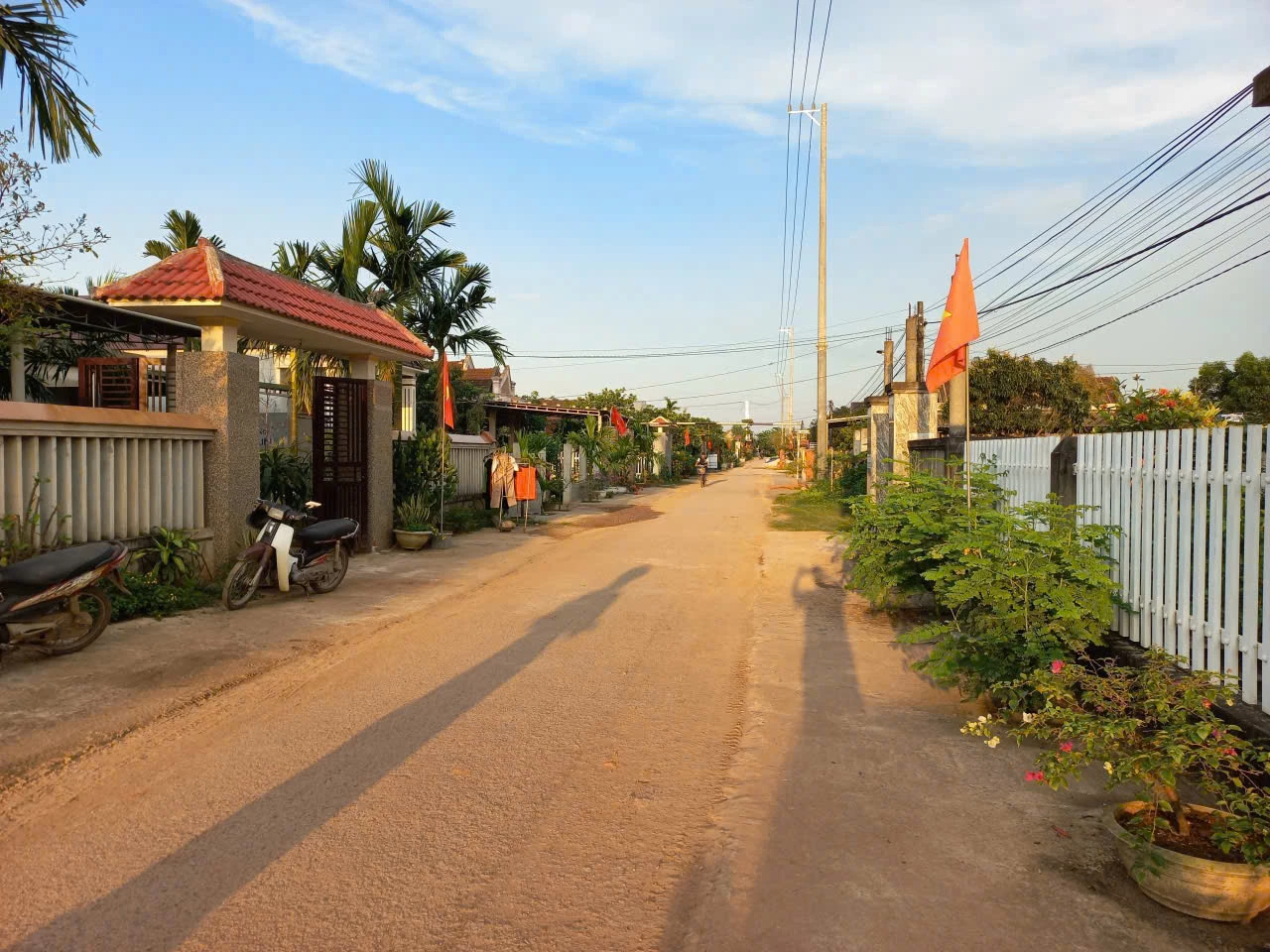 Đường làng nông thôn mới ở xã Cam Lộ - Ảnh: P.X.D