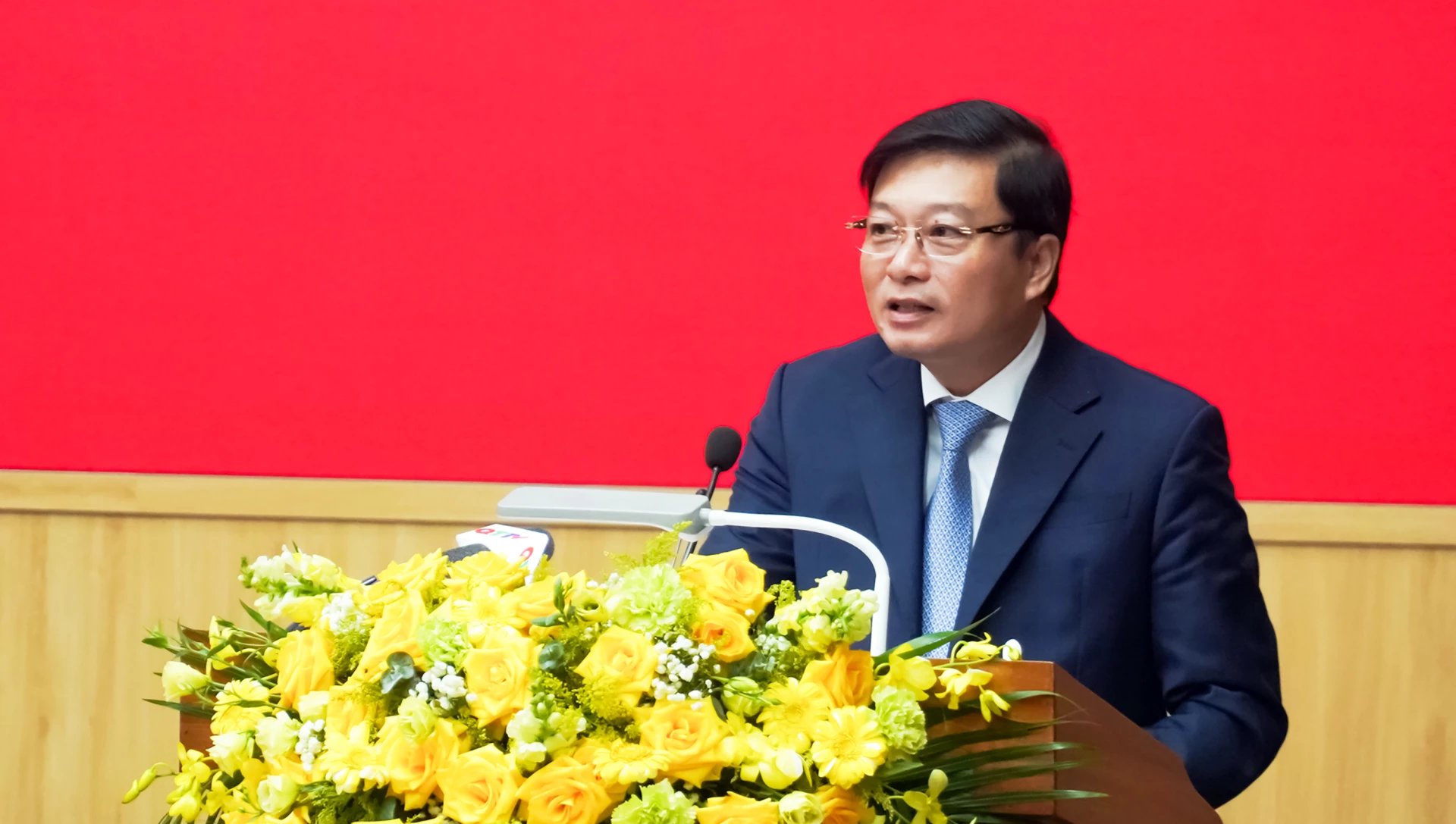 Đồng chí Lê Hồng Vinh, Phó Bí thư Tỉnh ủy, Chủ tịch UBND tỉnh phát biểu tại kỳ họp - Ảnh: Ngọc Hải