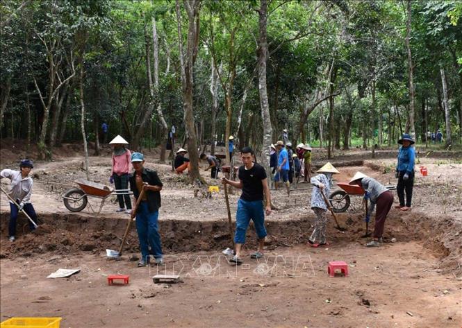 Công tác khai quật, khảo cổ đã làm xuất lộ thêm những dấu tích quý báu, góp phần nhận diện rõ ràng hơn về con đường thiêng ở Thánh địa Mỹ Sơn trong lịch sử.