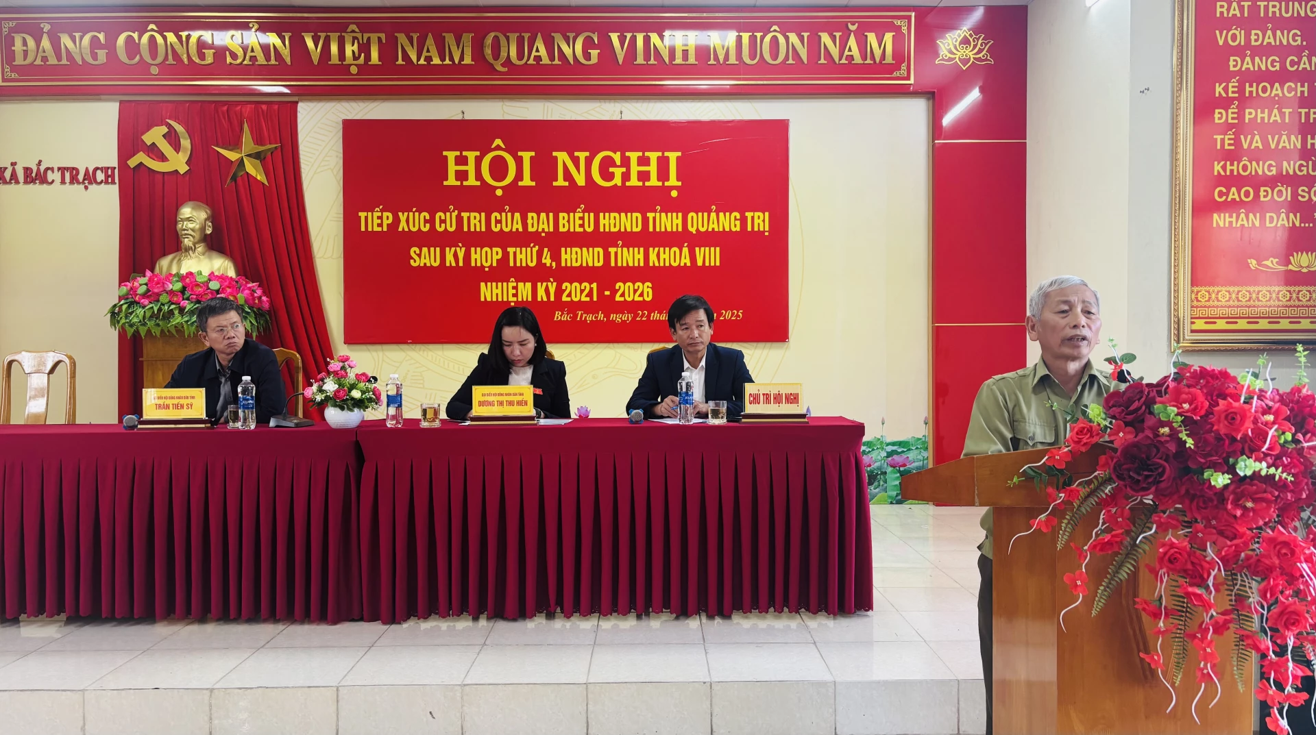 Cử tri xã Bắc Trạch phát biểu ý kiến, kiến nghị - Ảnh: K.H