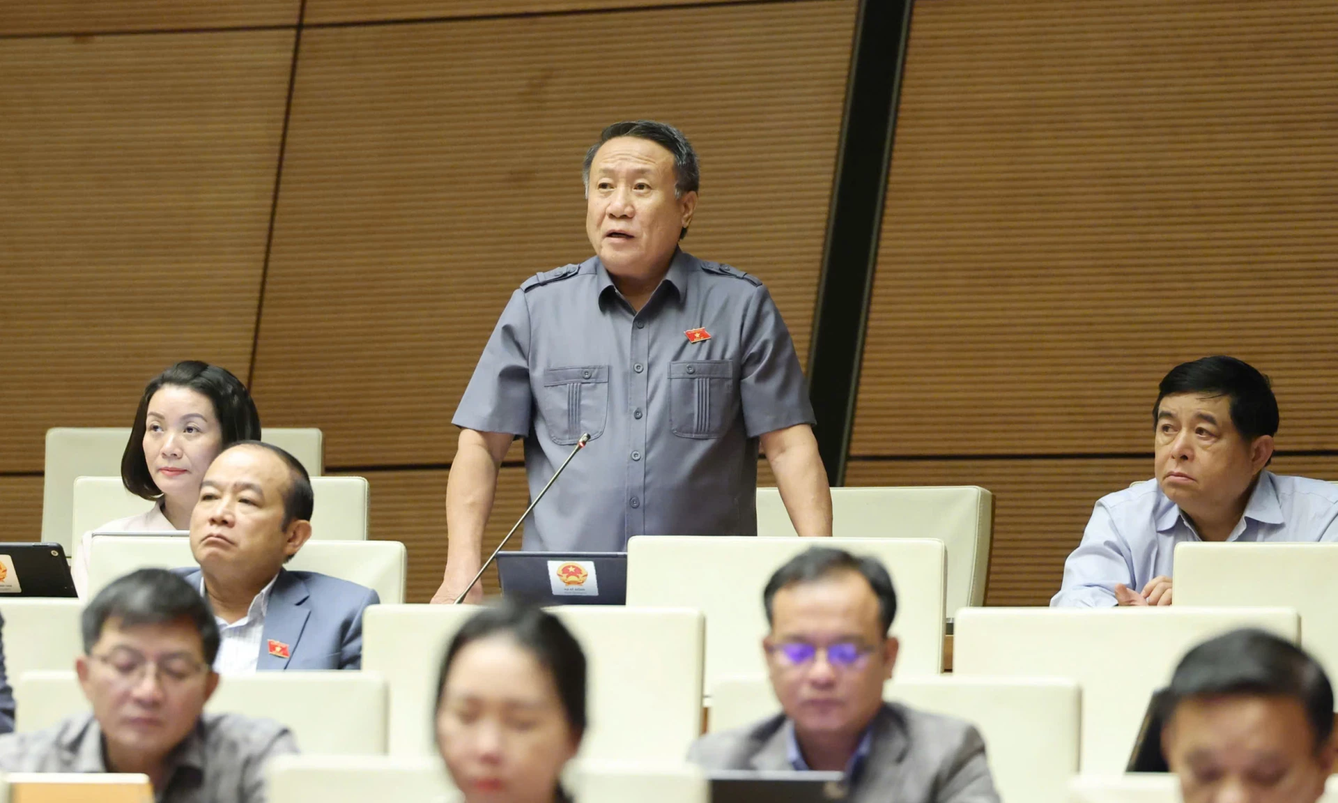 Đại biểu Hà Sỹ Đồng phát biểu tại hội trường - Ảnh TT