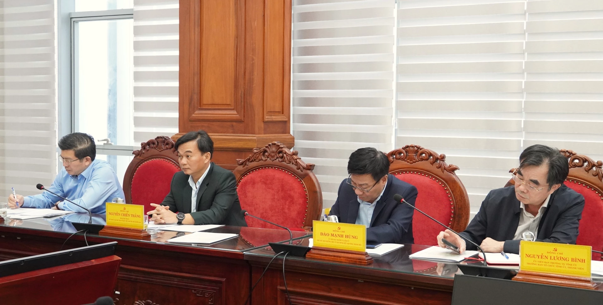 Đại biểu tham dự cuộc họp - Ảnh: QV