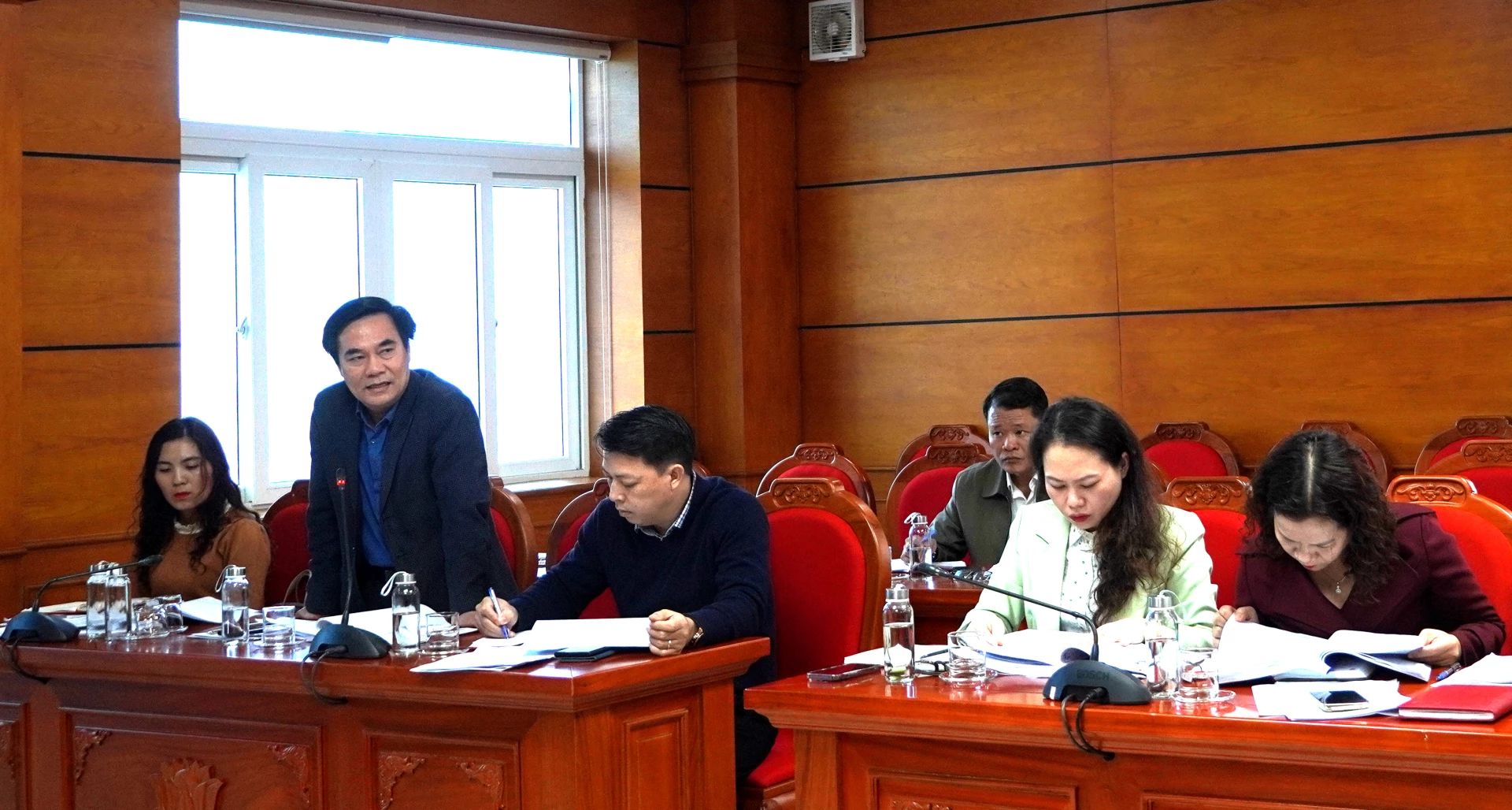 Đại biểu tham gia ý kiến. Ảnh: H.Tr.